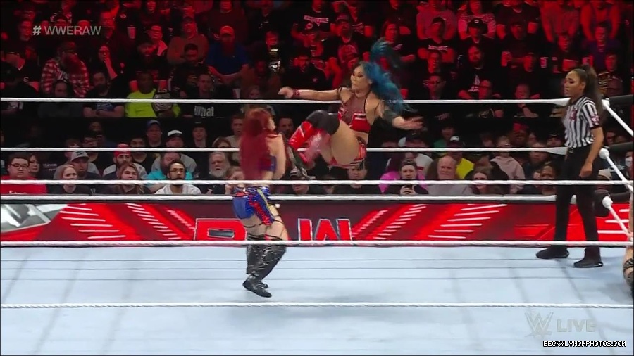 WWE_Monday_Night_Raw_2023_01_02_720p_HDTV_x264-NWCHD_mp4_005553954.jpg