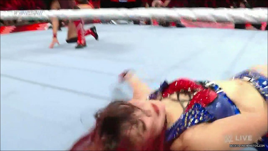 WWE_Monday_Night_Raw_2023_01_02_720p_HDTV_x264-NWCHD_mp4_005555956.jpg