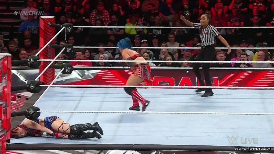 WWE_Monday_Night_Raw_2023_01_02_720p_HDTV_x264-NWCHD_mp4_005556757.jpg