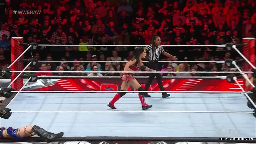 WWE_Monday_Night_Raw_2023_01_02_720p_HDTV_x264-NWCHD_mp4_005558358.jpg