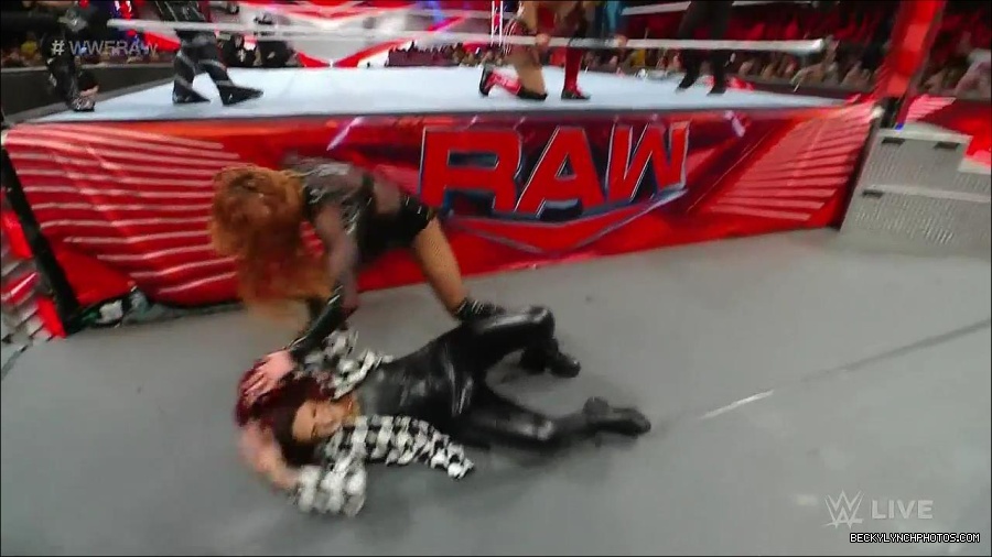 WWE_Monday_Night_Raw_2023_01_02_720p_HDTV_x264-NWCHD_mp4_005583583.jpg