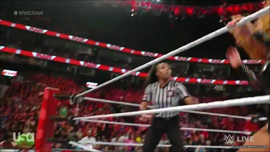 WWE_Monday_Night_Raw_2023_01_02_720p_HDTV_x264-NWCHD_mp4_005602803.jpg