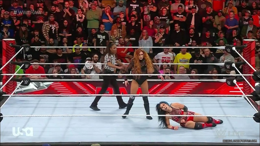 WWE_Monday_Night_Raw_2023_01_02_720p_HDTV_x264-NWCHD_mp4_005604805.jpg