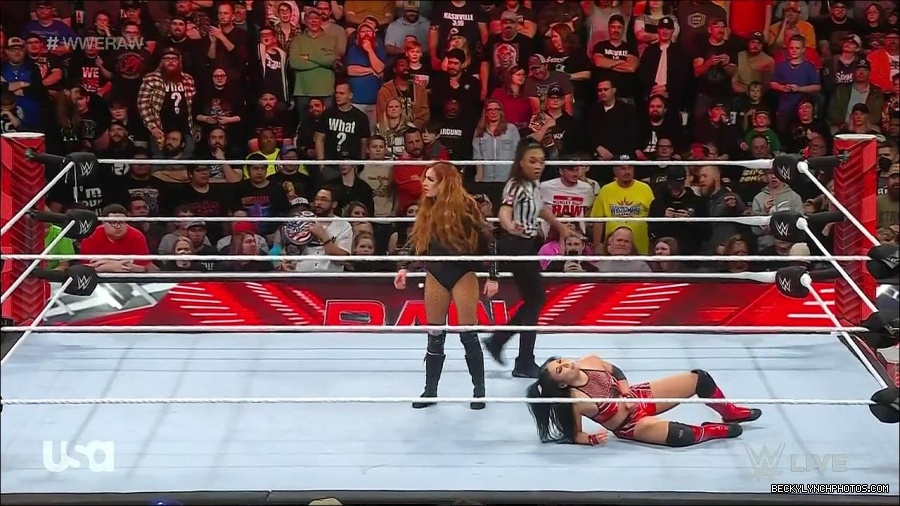 WWE_Monday_Night_Raw_2023_01_02_720p_HDTV_x264-NWCHD_mp4_005605605.jpg