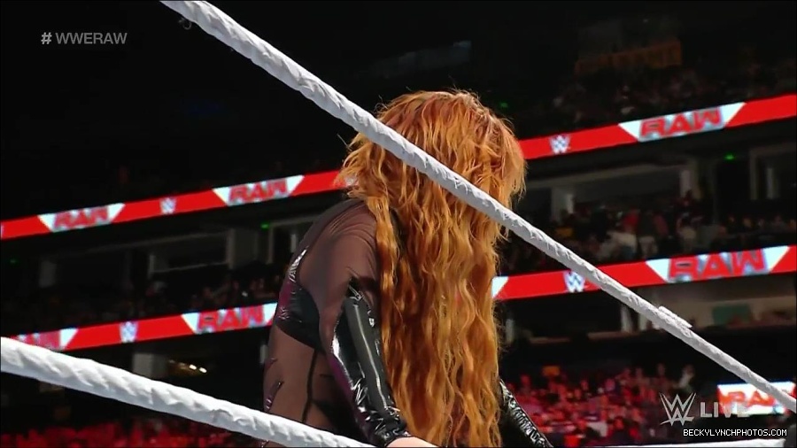 WWE_Monday_Night_Raw_2023_01_02_720p_HDTV_x264-NWCHD_mp4_005666867.jpg