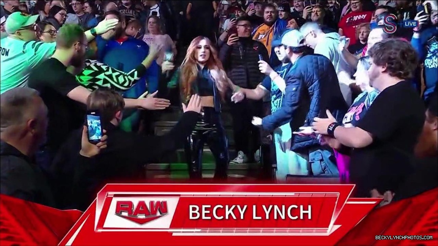 WWE_Monday_Night_RAW_2023_01_16_720p_HDTV_x264-Star_mp4_002488666.jpg