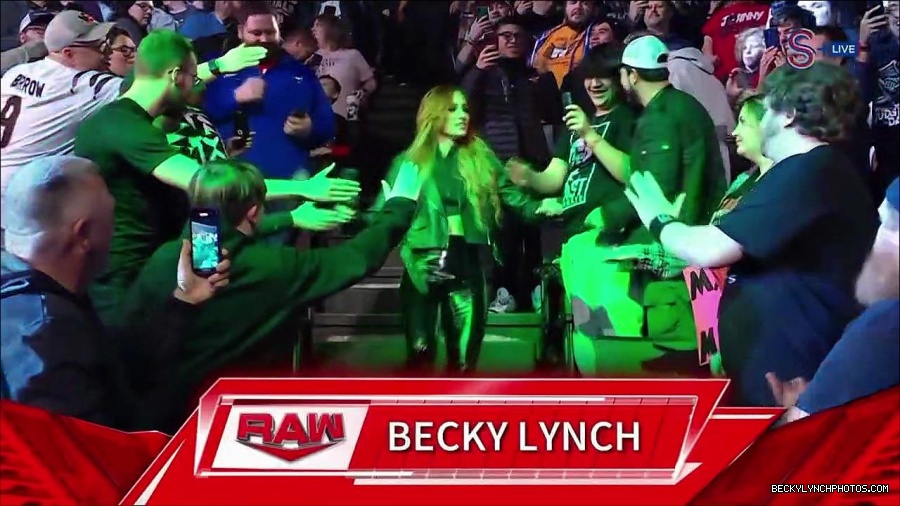WWE_Monday_Night_RAW_2023_01_16_720p_HDTV_x264-Star_mp4_002489066.jpg