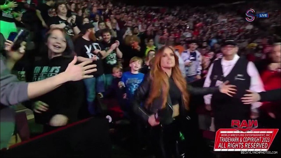 WWE_Monday_Night_RAW_2023_01_16_720p_HDTV_x264-Star_mp4_002493866.jpg