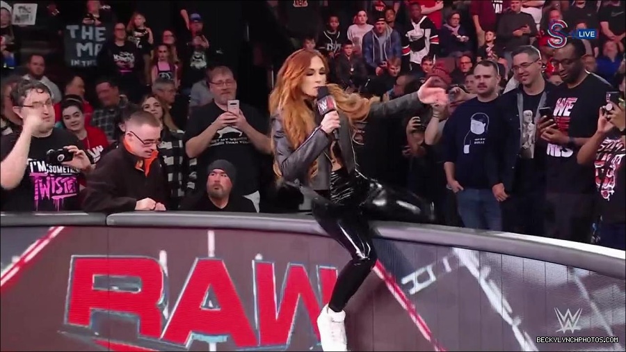 WWE_Monday_Night_RAW_2023_01_16_720p_HDTV_x264-Star_mp4_002516666.jpg