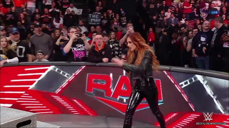 WWE_Monday_Night_RAW_2023_01_16_720p_HDTV_x264-Star_mp4_002519066.jpg