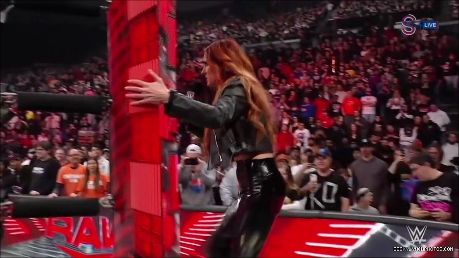 WWE_Monday_Night_RAW_2023_01_16_720p_HDTV_x264-Star_mp4_002521066.jpg