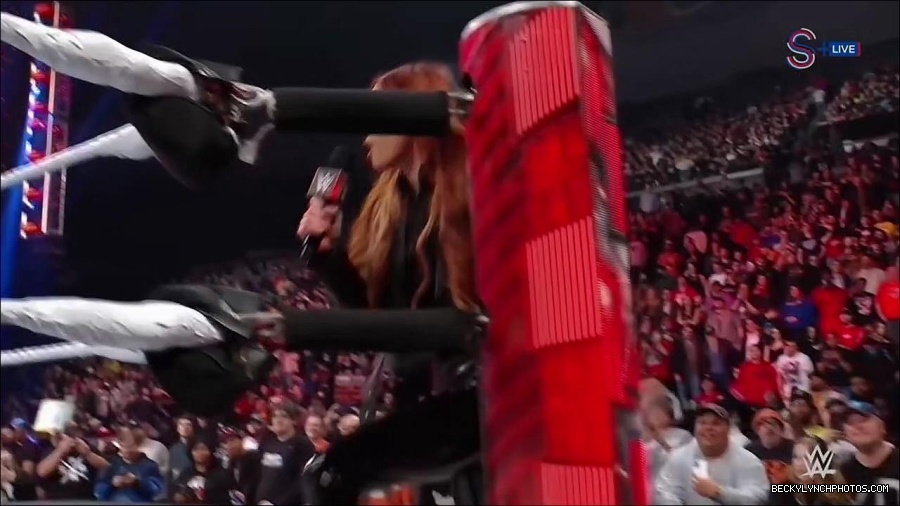 WWE_Monday_Night_RAW_2023_01_16_720p_HDTV_x264-Star_mp4_002521866.jpg