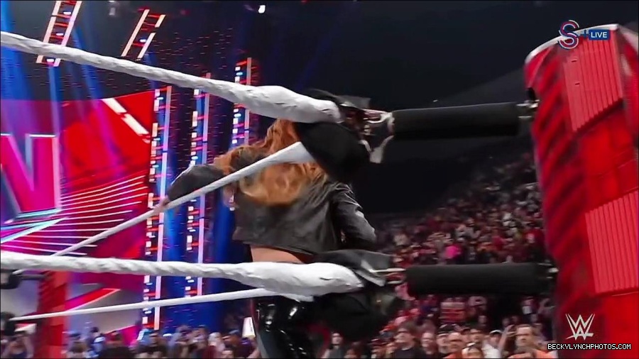 WWE_Monday_Night_RAW_2023_01_16_720p_HDTV_x264-Star_mp4_002522666.jpg