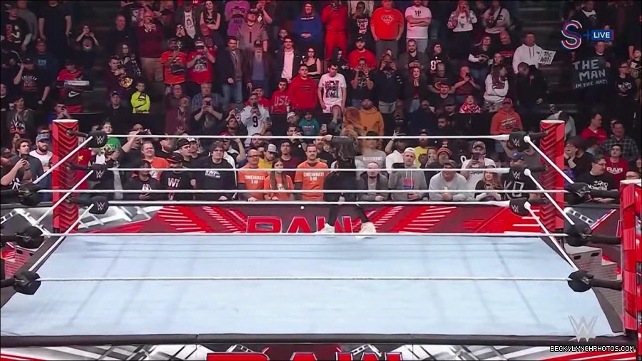WWE_Monday_Night_RAW_2023_01_16_720p_HDTV_x264-Star_mp4_002523866.jpg