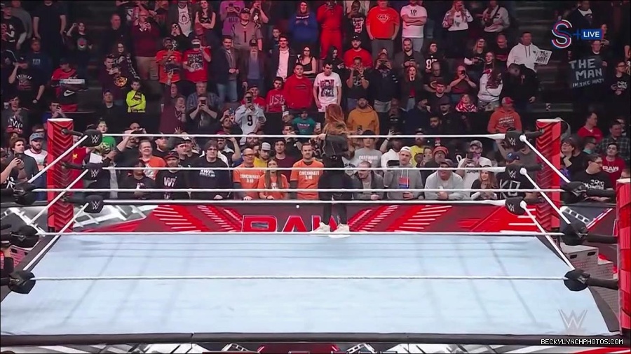 WWE_Monday_Night_RAW_2023_01_16_720p_HDTV_x264-Star_mp4_002524266.jpg