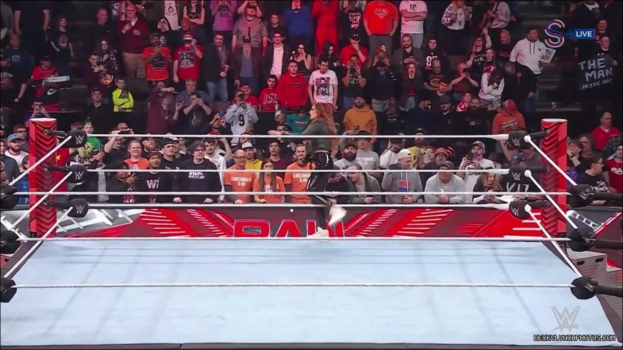 WWE_Monday_Night_RAW_2023_01_16_720p_HDTV_x264-Star_mp4_002525466.jpg