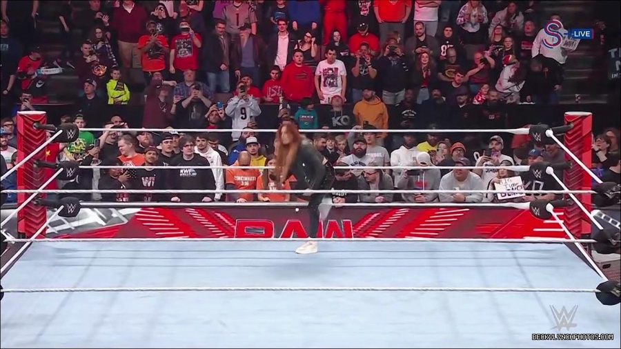 WWE_Monday_Night_RAW_2023_01_16_720p_HDTV_x264-Star_mp4_002526666.jpg