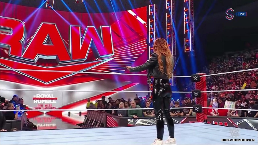 WWE_Monday_Night_RAW_2023_01_16_720p_HDTV_x264-Star_mp4_002537866.jpg