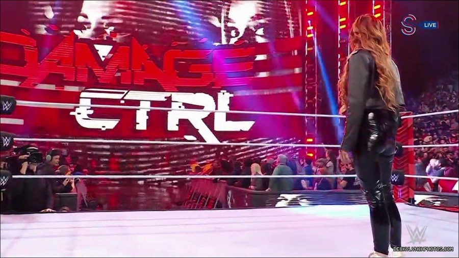 WWE_Monday_Night_RAW_2023_01_16_720p_HDTV_x264-Star_mp4_002555366.jpg