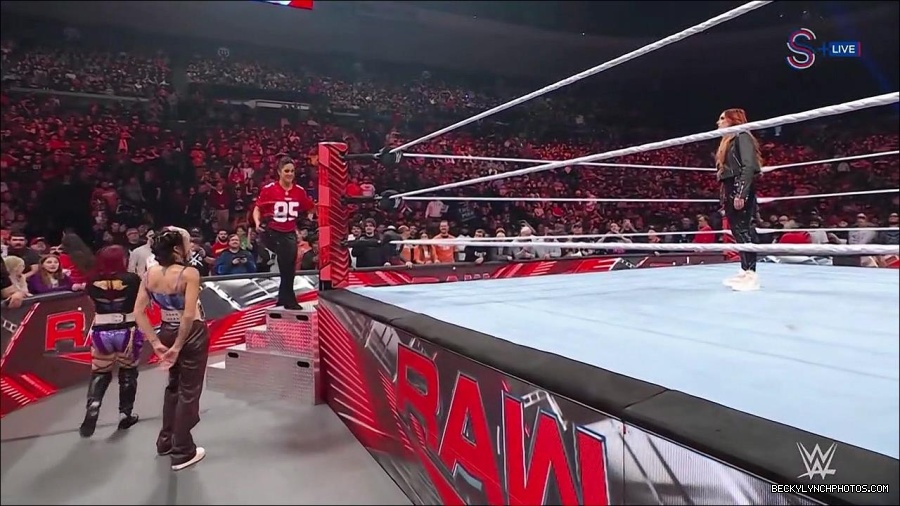 WWE_Monday_Night_RAW_2023_01_16_720p_HDTV_x264-Star_mp4_002625366.jpg