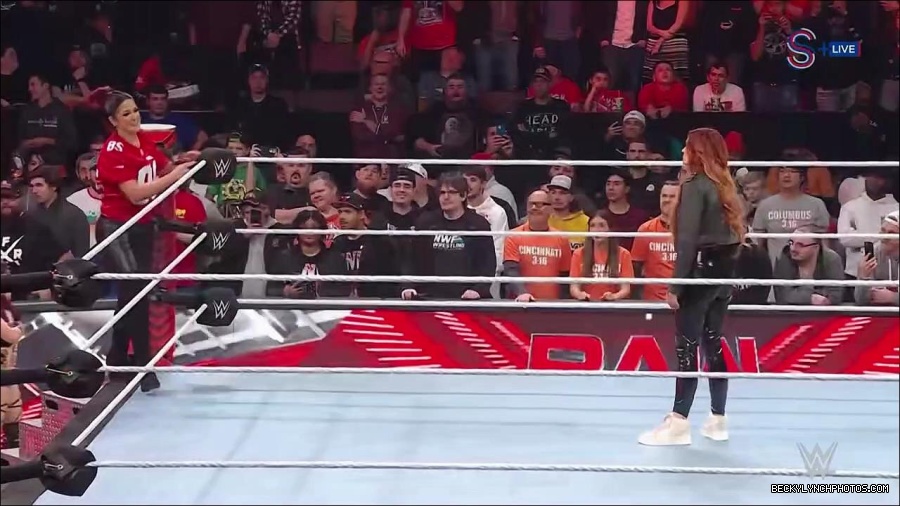 WWE_Monday_Night_RAW_2023_01_16_720p_HDTV_x264-Star_mp4_002626966.jpg