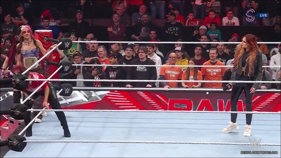 WWE_Monday_Night_RAW_2023_01_16_720p_HDTV_x264-Star_mp4_002630966.jpg