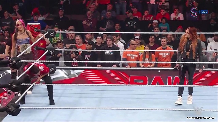 WWE_Monday_Night_RAW_2023_01_16_720p_HDTV_x264-Star_mp4_002631366.jpg