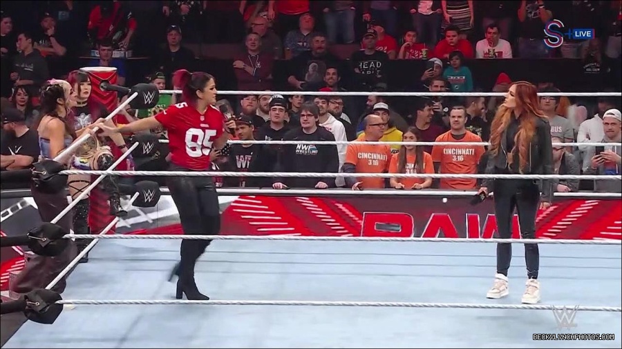WWE_Monday_Night_RAW_2023_01_16_720p_HDTV_x264-Star_mp4_002633366.jpg