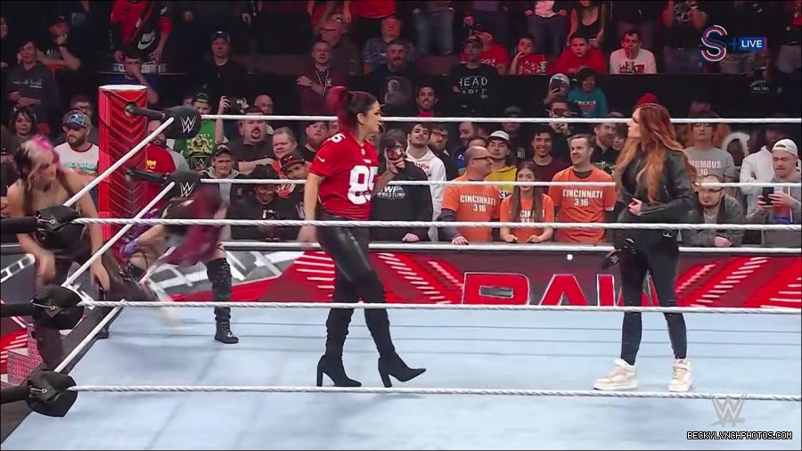WWE_Monday_Night_RAW_2023_01_16_720p_HDTV_x264-Star_mp4_002634566.jpg