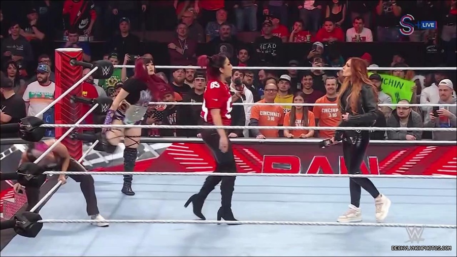 WWE_Monday_Night_RAW_2023_01_16_720p_HDTV_x264-Star_mp4_002634966.jpg