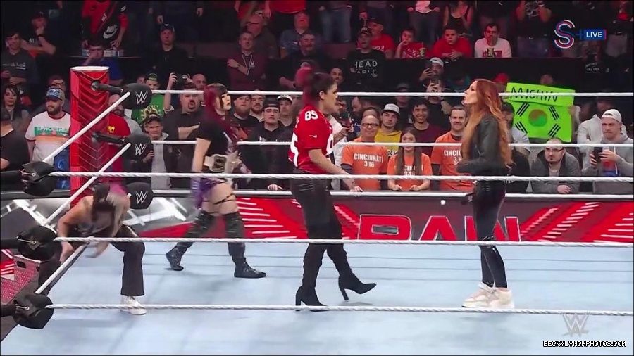WWE_Monday_Night_RAW_2023_01_16_720p_HDTV_x264-Star_mp4_002635366.jpg