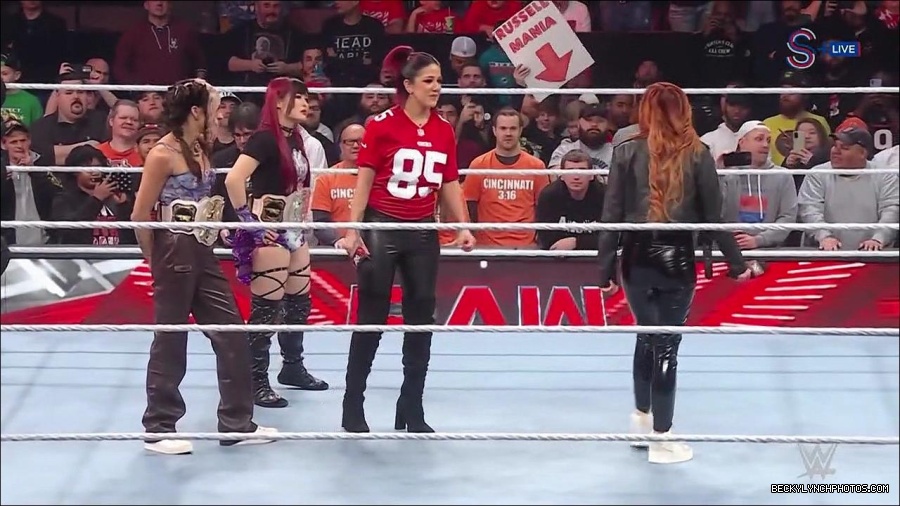 WWE_Monday_Night_RAW_2023_01_16_720p_HDTV_x264-Star_mp4_002649766.jpg