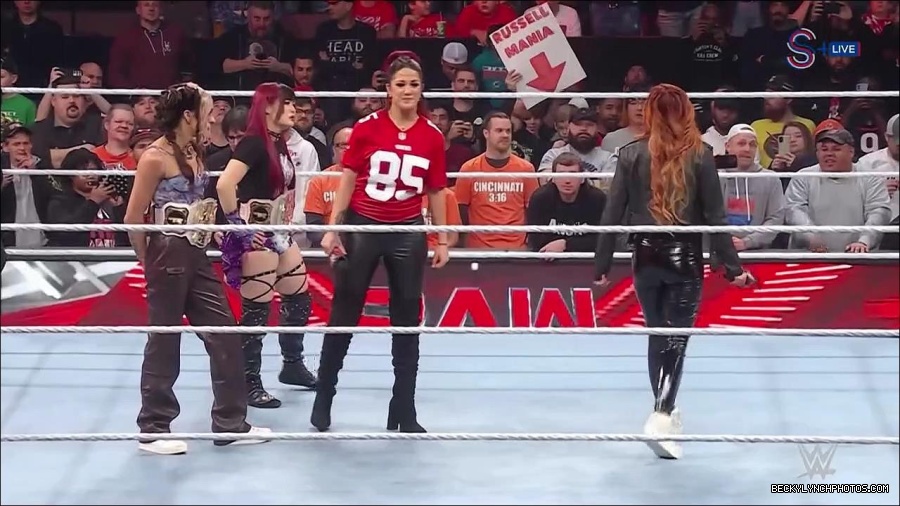 WWE_Monday_Night_RAW_2023_01_16_720p_HDTV_x264-Star_mp4_002650166.jpg