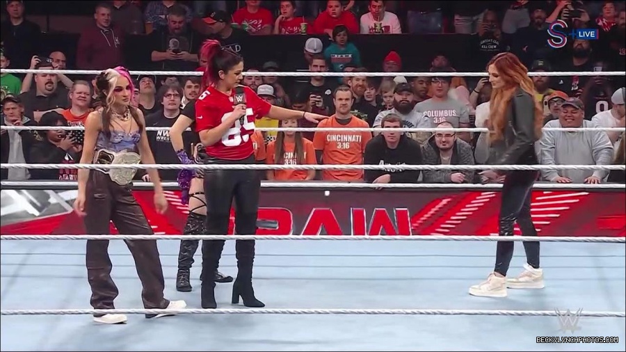 WWE_Monday_Night_RAW_2023_01_16_720p_HDTV_x264-Star_mp4_002652166.jpg