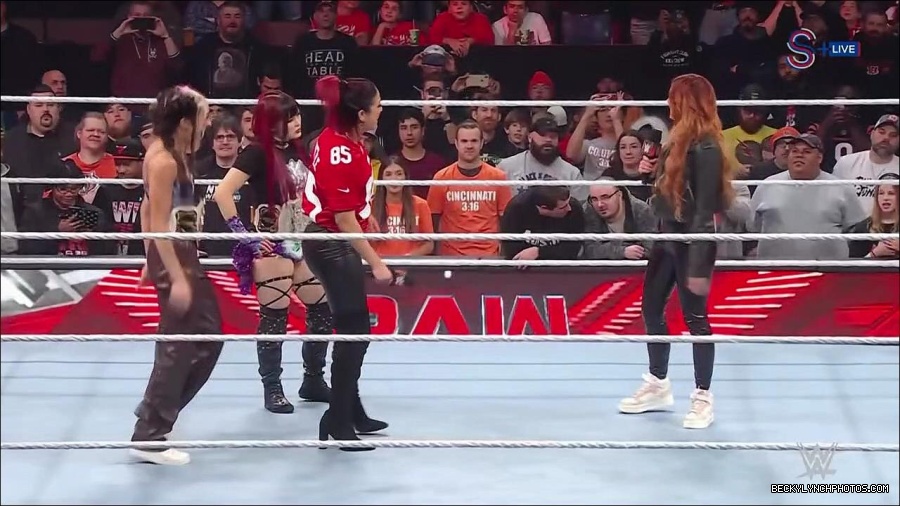 WWE_Monday_Night_RAW_2023_01_16_720p_HDTV_x264-Star_mp4_002665766.jpg