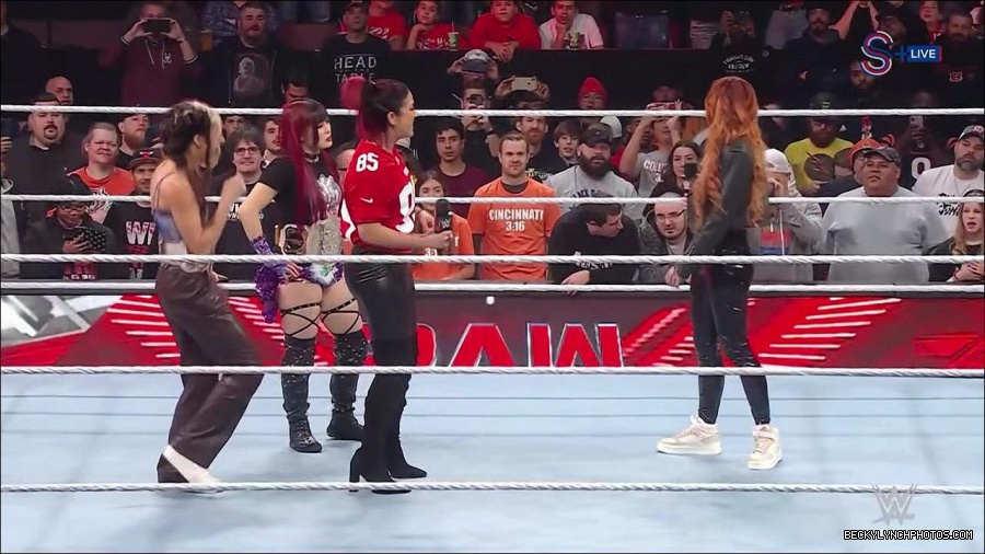 WWE_Monday_Night_RAW_2023_01_16_720p_HDTV_x264-Star_mp4_002666166.jpg