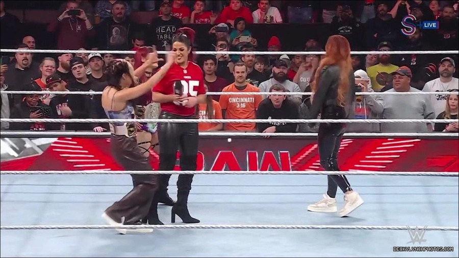 WWE_Monday_Night_RAW_2023_01_16_720p_HDTV_x264-Star_mp4_002667366.jpg