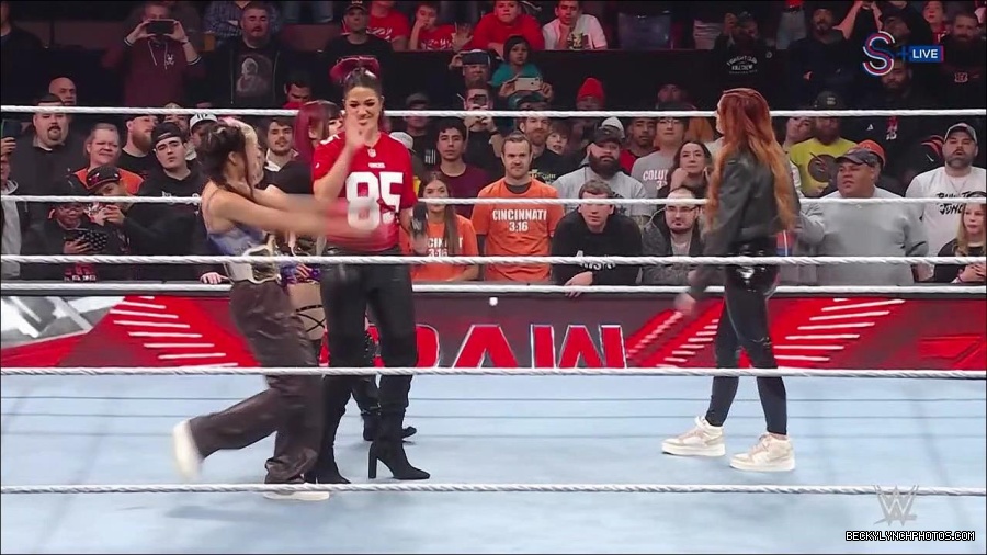 WWE_Monday_Night_RAW_2023_01_16_720p_HDTV_x264-Star_mp4_002667766.jpg