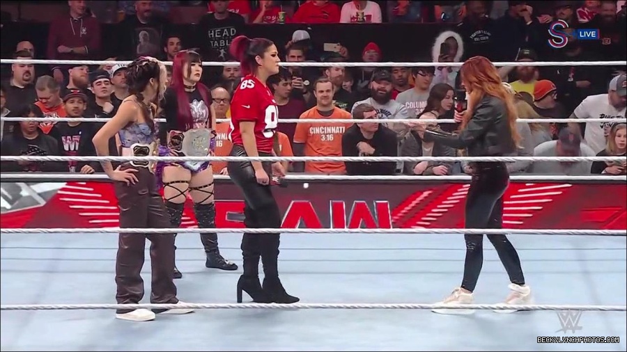 WWE_Monday_Night_RAW_2023_01_16_720p_HDTV_x264-Star_mp4_002708566.jpg