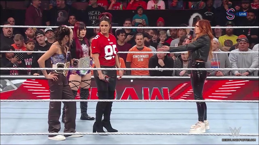 WWE_Monday_Night_RAW_2023_01_16_720p_HDTV_x264-Star_mp4_002714166.jpg