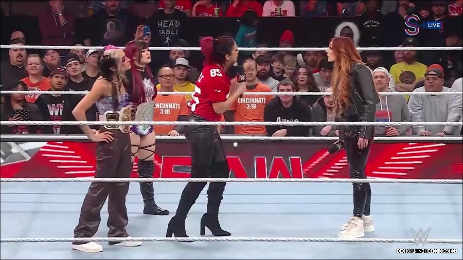 WWE_Monday_Night_RAW_2023_01_16_720p_HDTV_x264-Star_mp4_002720966.jpg
