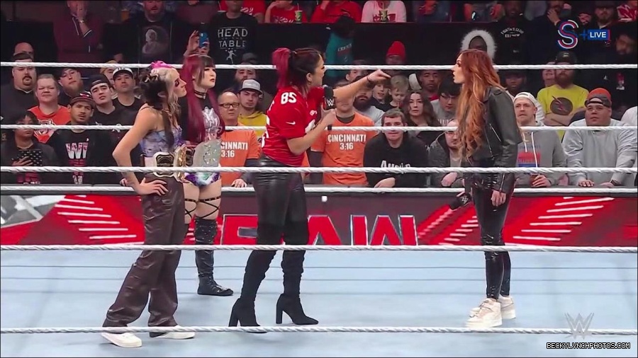 WWE_Monday_Night_RAW_2023_01_16_720p_HDTV_x264-Star_mp4_002721366.jpg