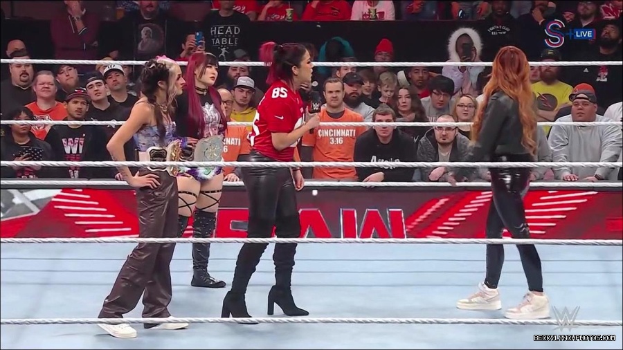 WWE_Monday_Night_RAW_2023_01_16_720p_HDTV_x264-Star_mp4_002722566.jpg