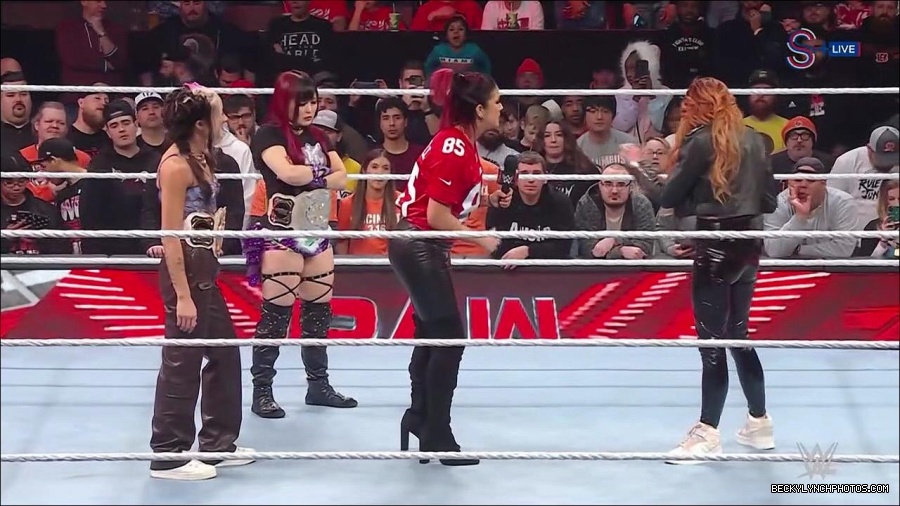 WWE_Monday_Night_RAW_2023_01_16_720p_HDTV_x264-Star_mp4_002731766.jpg
