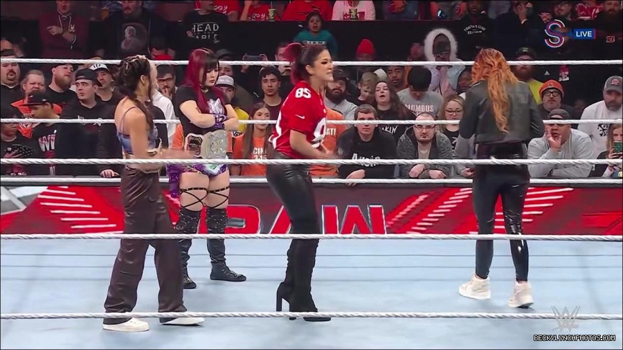 WWE_Monday_Night_RAW_2023_01_16_720p_HDTV_x264-Star_mp4_002732566.jpg