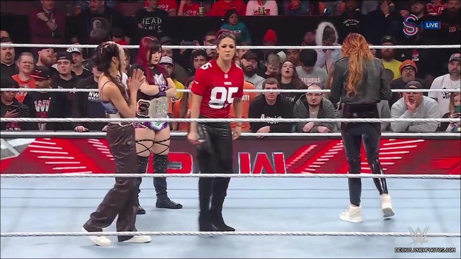 WWE_Monday_Night_RAW_2023_01_16_720p_HDTV_x264-Star_mp4_002732966.jpg