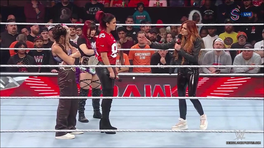 WWE_Monday_Night_RAW_2023_01_16_720p_HDTV_x264-Star_mp4_002747766.jpg