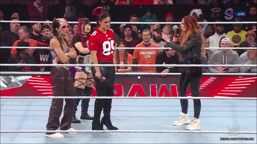 WWE_Monday_Night_RAW_2023_01_16_720p_HDTV_x264-Star_mp4_002766566.jpg