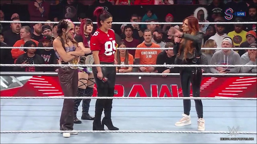 WWE_Monday_Night_RAW_2023_01_16_720p_HDTV_x264-Star_mp4_002767366.jpg