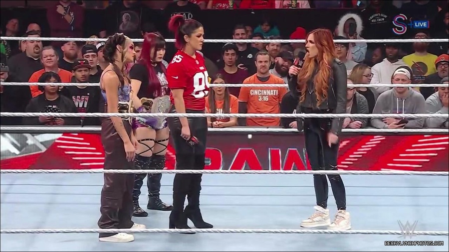 WWE_Monday_Night_RAW_2023_01_16_720p_HDTV_x264-Star_mp4_002776966.jpg
